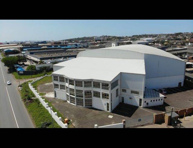 4,400M² WAREHOUSE FOR SALE IN JACOBS